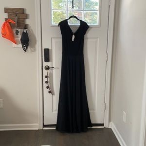 Beautiful Heidi Weisel black dress